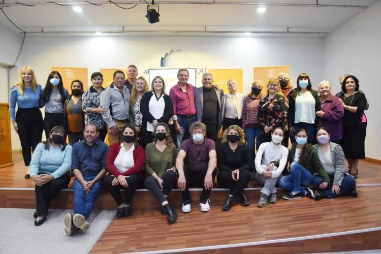 ARROYITO YA ENTREGÓ 56 ESCRITURAS SOCIALES TOTALMENTE GRATIS