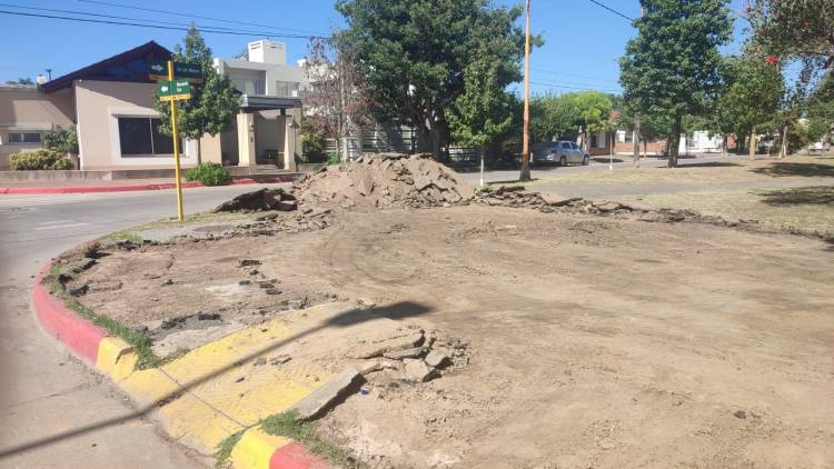 EL GOBIERNO MUNICIPAL INICIA PUESTA EN VALOR EN LA PLAZA EVA PERÓN