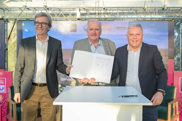 UNA NUEVA HISTORIA SE EMPIEZA A ESCRIBIR EN EDUCACIÓN, CON LA CREACIÓN DEL CENTRO DE ESTUDIOS SUPERIORES ARROYITO