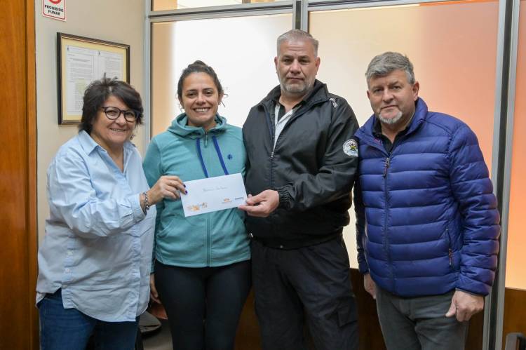 EL MUNICIPIO REALIZA IMPORTANTE APORTE A BOMBEROS VOLUNTARIOS ARROYITO
