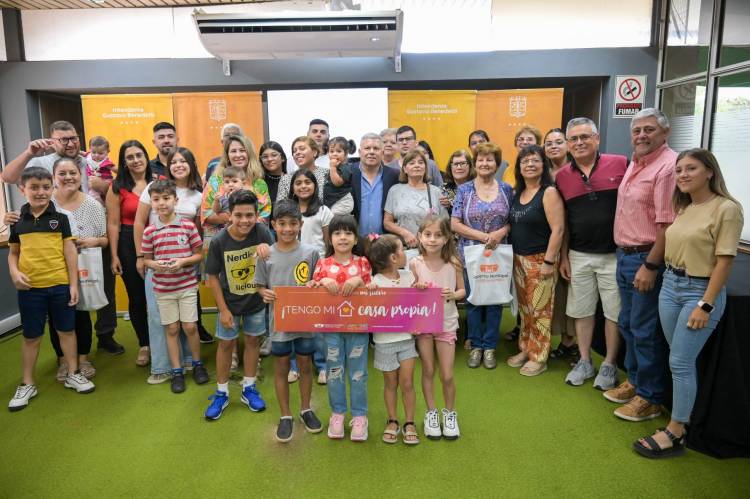 ARROYITO SIGUE ENTREGANDO MÁS VIVIENDAS A SUS VECINOS